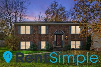 12035 Stuart Ridge Dr in Herndon, VA - Building Photo - Building Photo