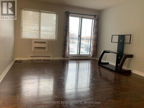 95 Trailwood Dr in Mississauga, ON - Building Photo - Building Photo