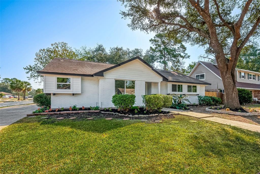 23130 Bayleaf Dr in Spring, TX - Building Photo