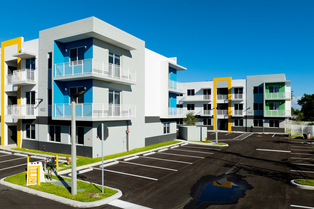 Ecco Lofts in Hialeah, FL - Foto de edificio