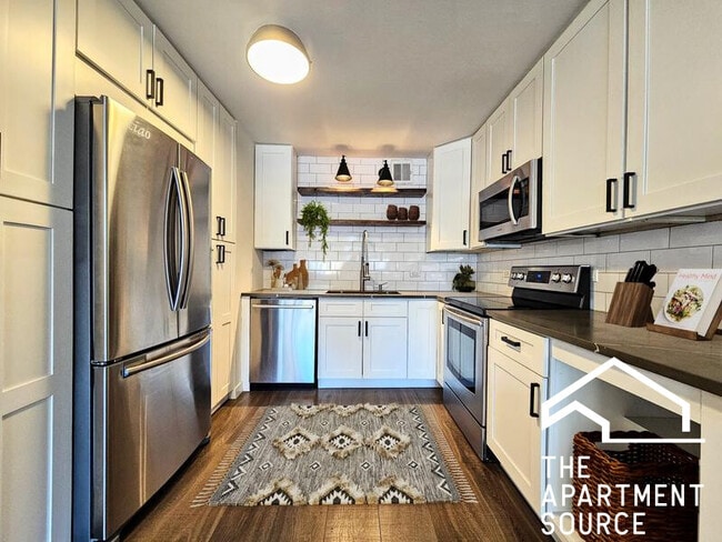 1350 N Dearborn St, Unit 15A