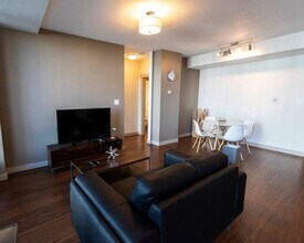10823 Jasper Ave in Edmonton, AB - Building Photo - Building Photo