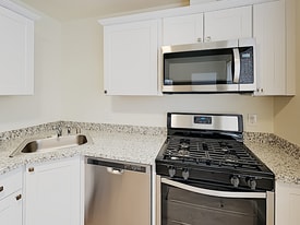 2065 15th Ave in Sacramento, CA - Building Photo