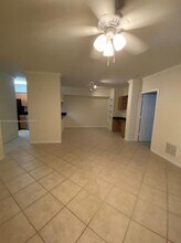 6458 Emerald Dunes Dr in Royal Palm Beach, FL - Building Photo - Building Photo