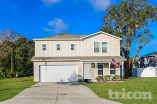 2425 Lake Forest Ave in Spring Hill, FL - Building Photo