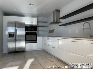 7887 Broadway in San Antonio, TX - Building Photo