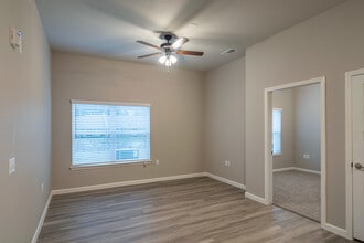 Beaumont Trails in Beaumont, TX - Foto de edificio - Interior Photo