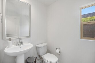 508 English Bluffs in Lake Forest, CA - Building Photo - Building Photo