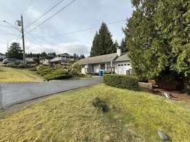 5479 Clipper Dr in Nanaimo, BC - Building Photo