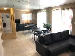 5540 Great Divide St in North Las Vegas, NV - Foto de edificio - Building Photo