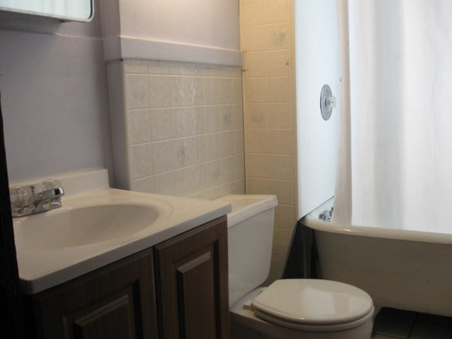 43-2 George St, Unit 2nd flr in Bristol, CT - Building Photo - Building Photo