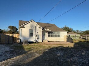1114 10th St in Lake Charles, LA - Building Photo - Building Photo