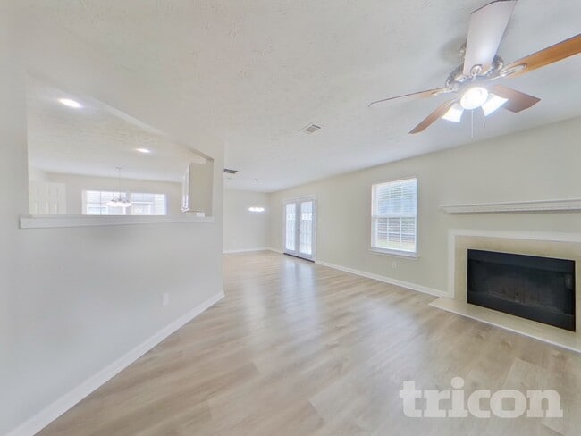 988 Winding Down Way in Grayson, GA - Foto de edificio - Building Photo