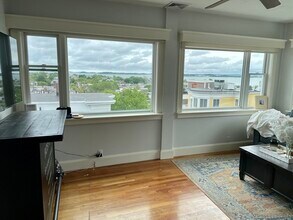84 G St, Unit 3 in Boston, MA - Building Photo - Building Photo