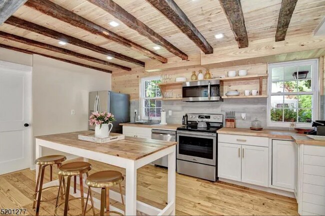 6 Carhart St in Blairstown, NJ - Building Photo - Building Photo