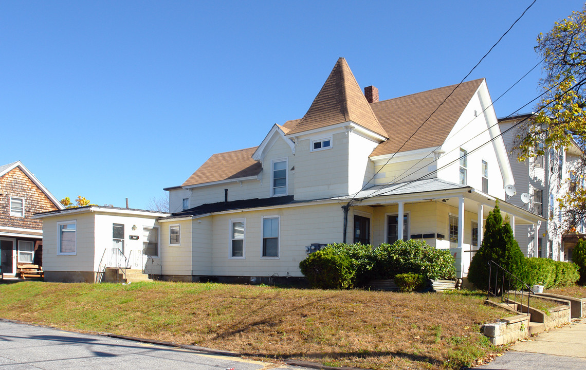 620 Silver St in Manchester, NH - Building Photo