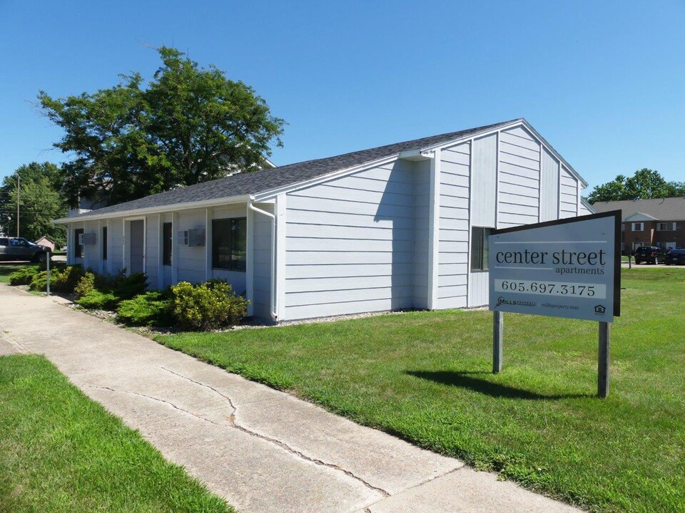 Center Street Apartments in Flandreau, SD - Building Photo