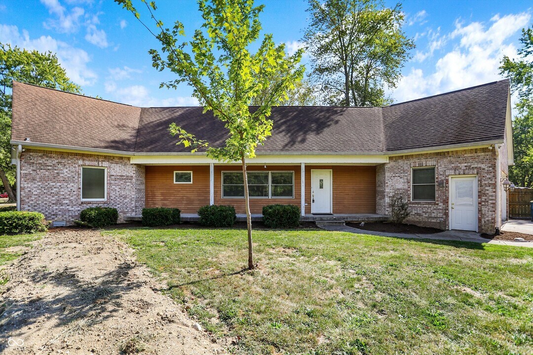 11055 Ruckle St in Indianapolis, IN - Building Photo