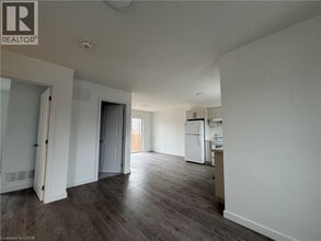 127 HighRiver Trl in Welland, ON - Building Photo - Building Photo