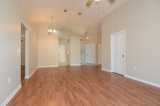 535 Royal Ridge St in Valrico, FL - Foto de edificio - Building Photo