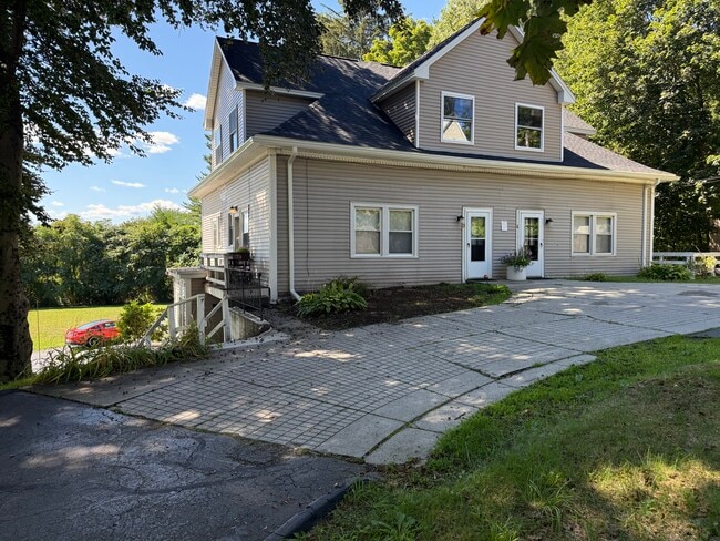 190 Institute Rd, Unit 4