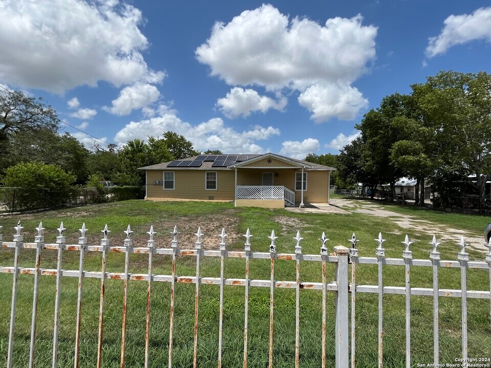 1243 Gillette Blvd in San Antonio, TX - Building Photo