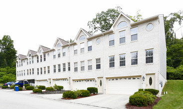 Oak Ridge Estates in Greensburg, PA - Foto de edificio - Building Photo