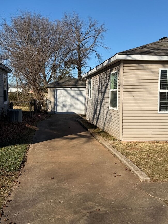 304 W Chicago St in Shawnee, OK - Building Photo - Building Photo
