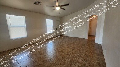 23804 N High Dunes Dr in Florence, AZ - Foto de edificio - Building Photo