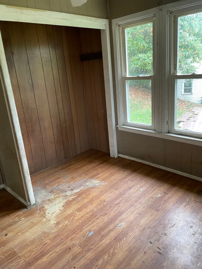 605 East Ave in Shinnston, WV - Building Photo - Building Photo