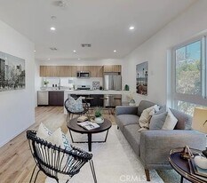 6344 Camellia Ave in Los Angeles, CA - Building Photo
