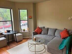 902 W Grace St in Chicago, IL - Building Photo - Building Photo