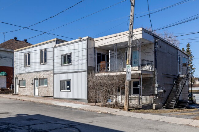 23-27 Saint-Étienne St