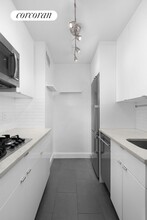 220 E 57th St in New York, NY - Building Photo - Building Photo