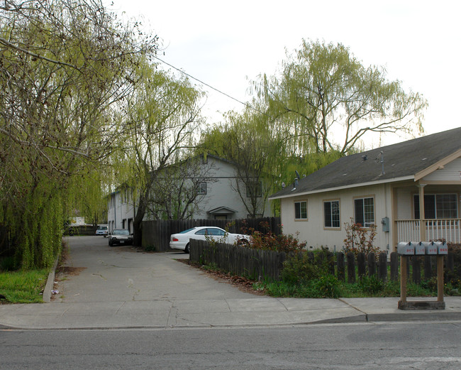 962-968 Stony Point Rd in Santa Rosa, CA - Building Photo - Building Photo