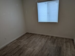 324 Sycamore Dr in Bakersfield, CA - Building Photo - Building Photo