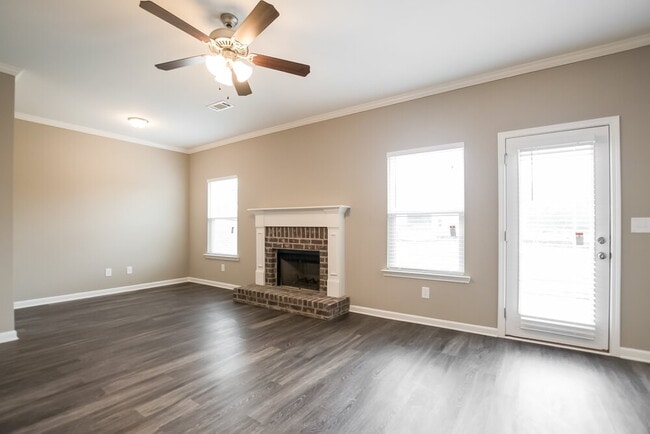 619 Fieldcrest Dr in Dallas, GA - Foto de edificio - Building Photo