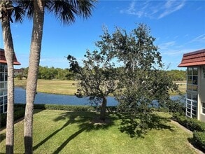 74 Royal Oak Ct, Unit 204 in Vero Beach, FL - Foto de edificio - Building Photo