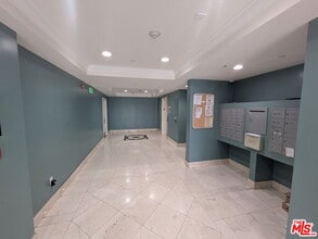 3061 W 12th Pl in Los Angeles, CA - Building Photo - Building Photo