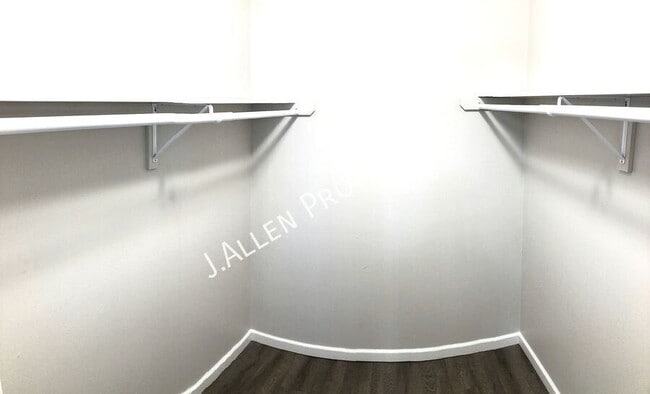 property at 1805 Parker Cir