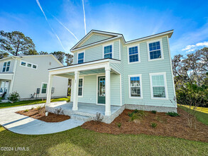 37 Backwater St in Port Royal, SC - Building Photo - Building Photo