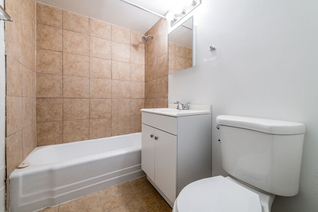 8851-8853 S Cottage Grove Ave Chicago, IL 60619 in Chicago, IL - Foto de edificio - Building Photo