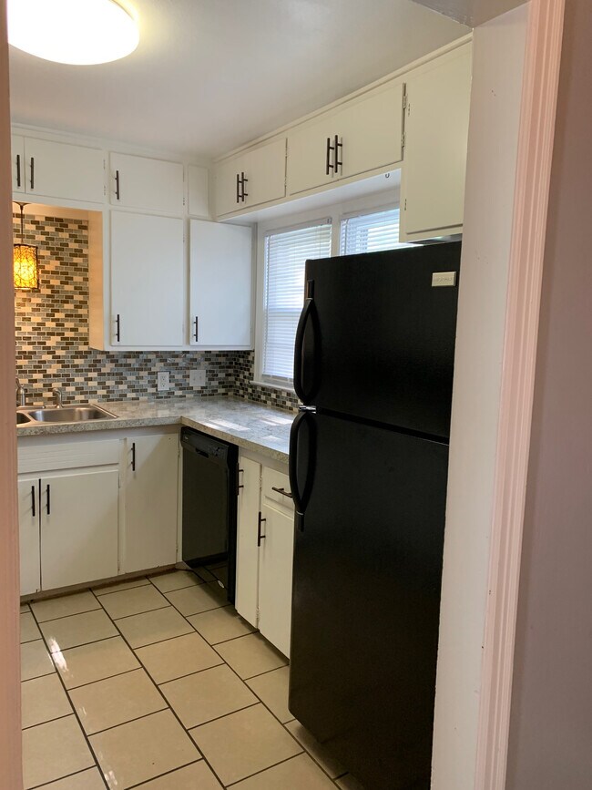 1747 Roanoke St in Wichita, KS - Building Photo - Building Photo