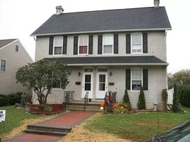 721 W 2nd Ave in Parkesburg, PA - Building Photo