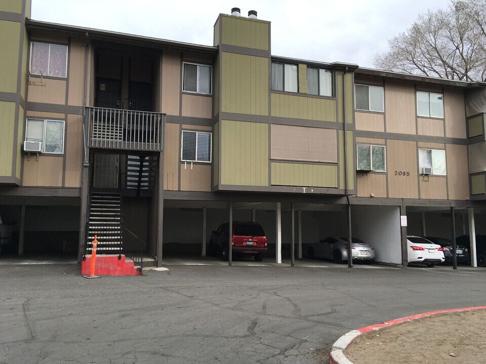 2095 Highview Ct in Reno, NV - Building Photo