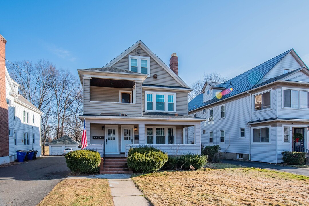 58 Maplewood Ave in West Hartford, CT - Building Photo