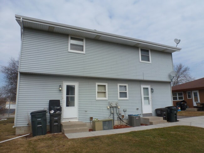 123 Marcella St in Oconomowoc, WI - Building Photo - Building Photo