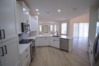 359 SW Kestor Dr in Port St. Lucie, FL - Building Photo - Building Photo