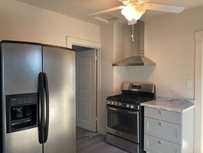 1055 54th St in Sacramento, CA - Building Photo - Building Photo