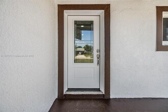 8705 Tahiti Ln in Tampa, FL - Building Photo - Building Photo